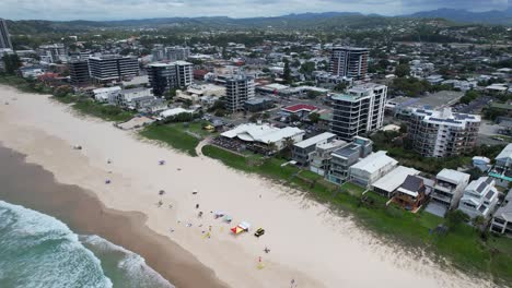 pull back shot of surf club on 7th ave - palm beach - gold coast - queensland qld - australia