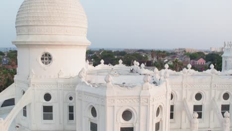 Vista-De-Drones-De-La-Iglesia-Católica-Del-Sagrado-Corazón-Y-Sus-Alrededores-En-Galveston,-Texas