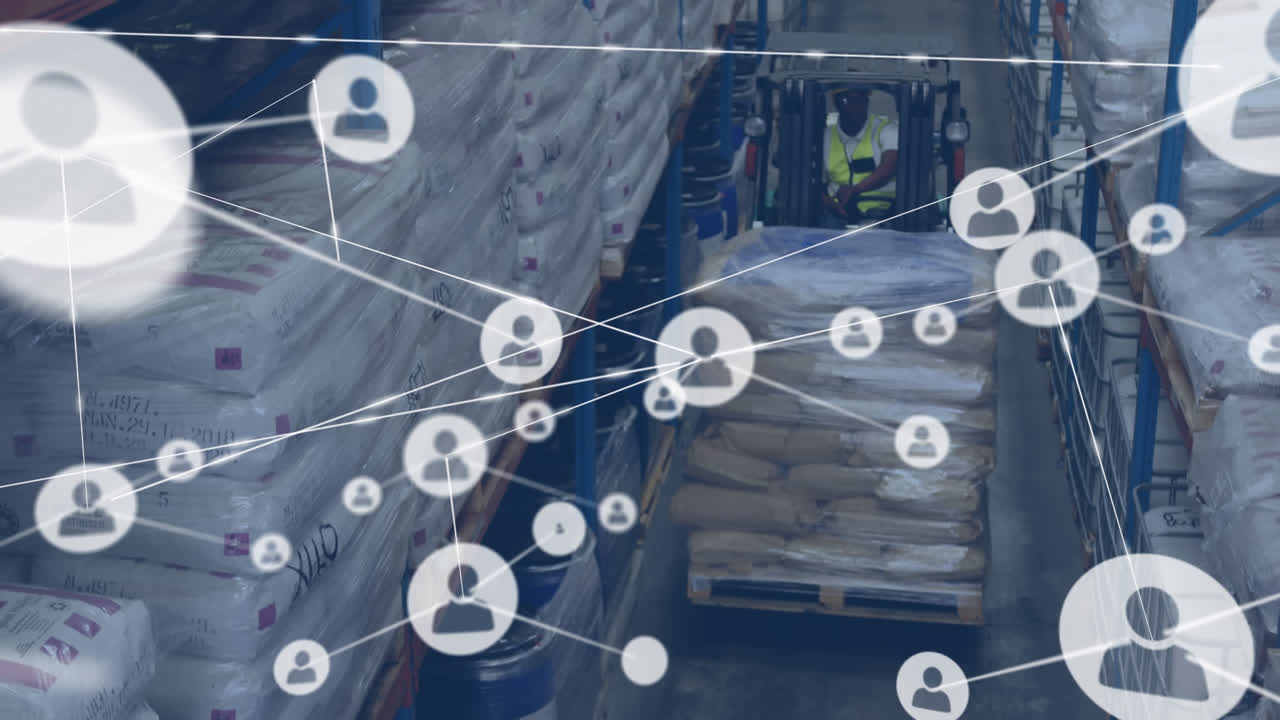 창고에서 포크리프트를 운용하는 아프리카계 미국인 남성 노동자에 대한 프로필 네트워크의 애니메이션