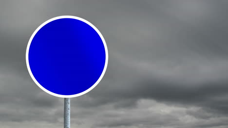 animación de señal de carretera redonda azul y nubes en el cielo en el fondo