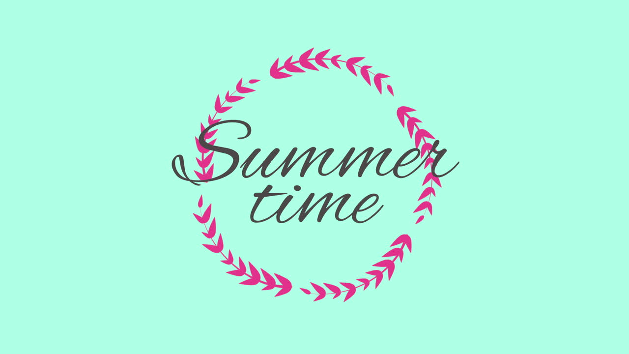 초록색 경사에 있는 잎과 함께 여름 시간