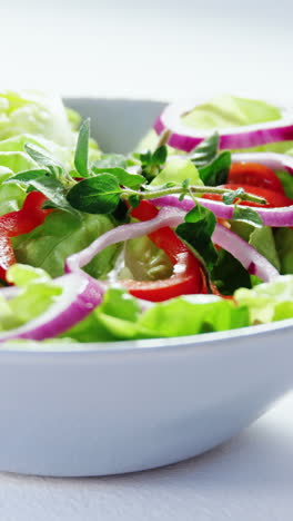 un primer plano de una ensalada