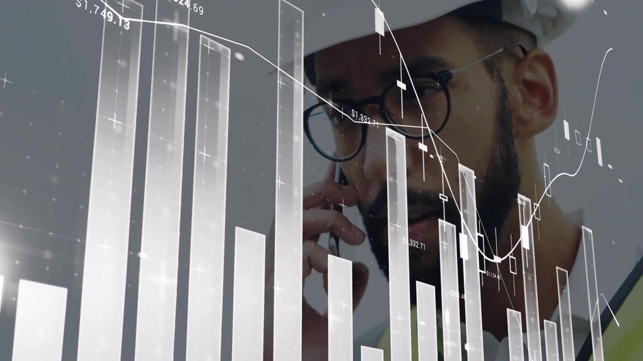 Uomo con cappello che tocca il telefono, esamina dati finanziari sorseggiando caffè, con una sovrapposizione di grafici animati.