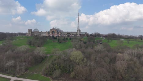 el palacio de alexander en el norte de londres, reino unido.