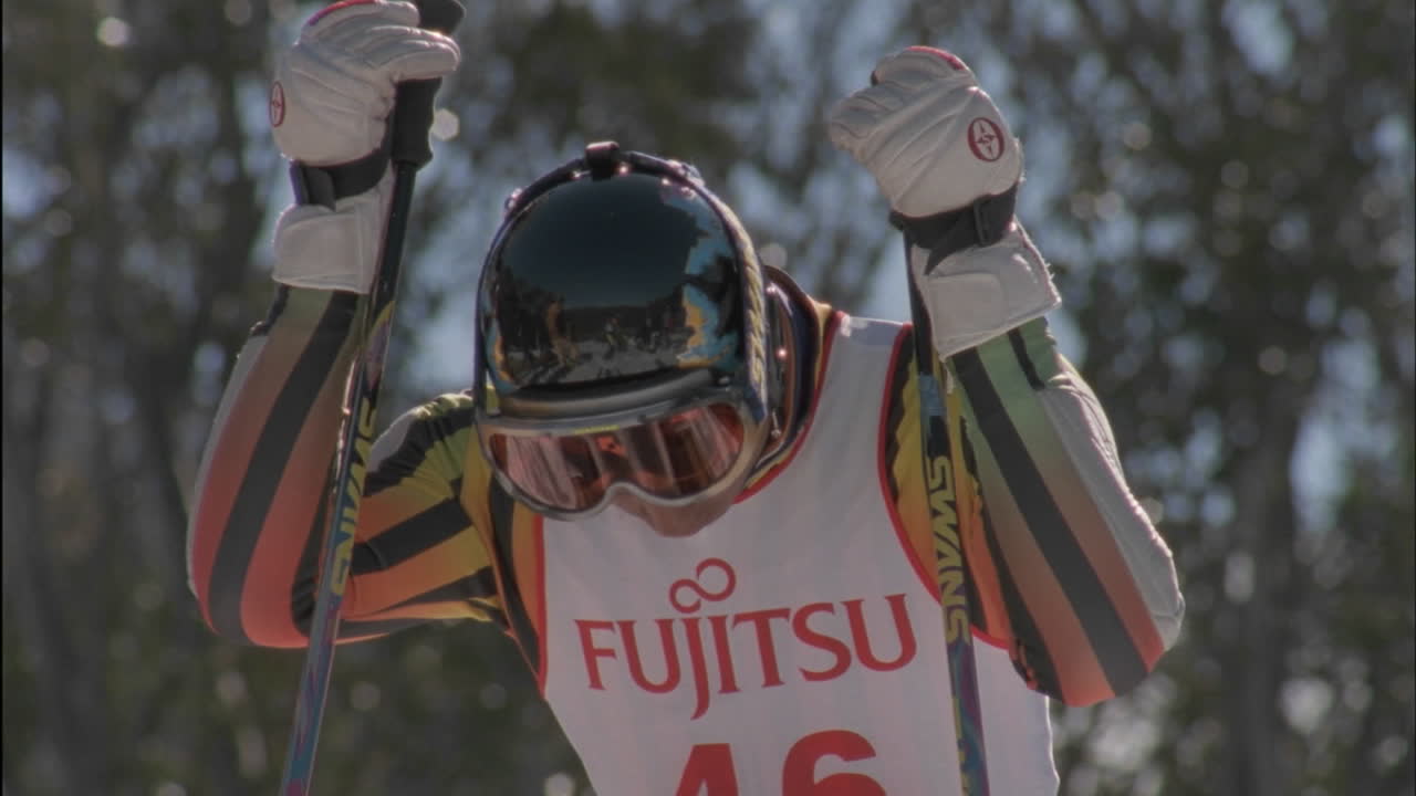 레이스 시작을 준비하는 스키 선수