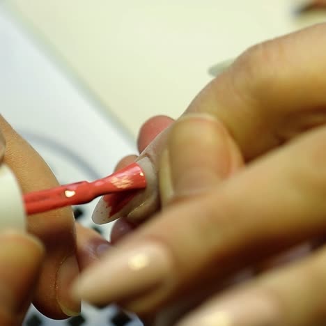 manicura para mujeres