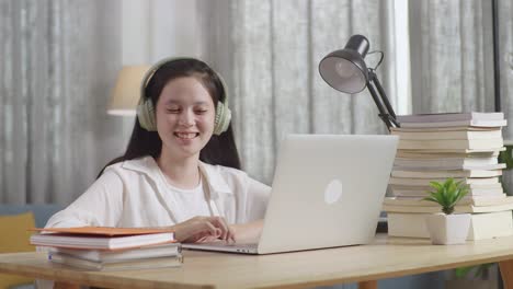 teenage girl enjoying online learning session