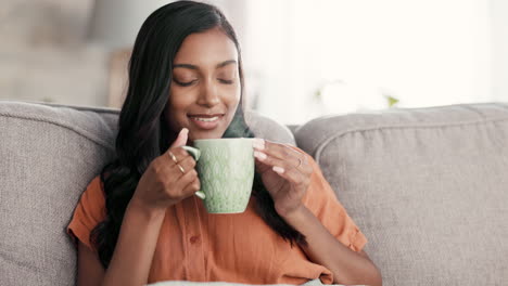 Café,-Mujer-Negra-Y-Bebida-Matutina-Sintiéndose-Tranquilos