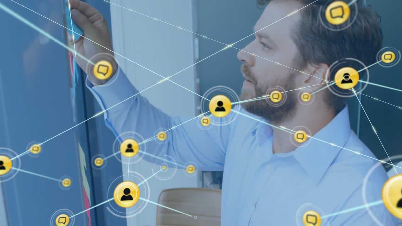 animación de la red de conexiones con iconos sobre empresario caucásico que trabaja en la oficina