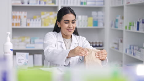 Pharmacist,-healthcare-shop