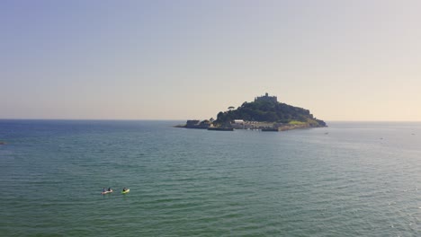 viaje de aventura en kayak en saint michael&#39;s mount island inglaterra