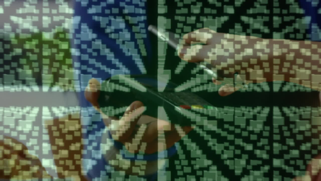 animación del candado de seguridad de la red sobre las personas que utilizan el terminal de pago