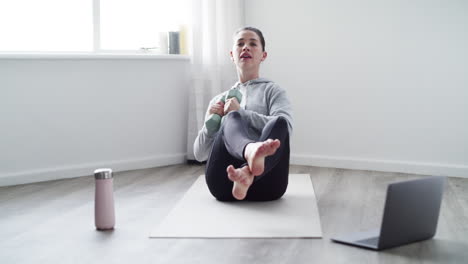 a-young-woman-using-a-laptop-while-working-out