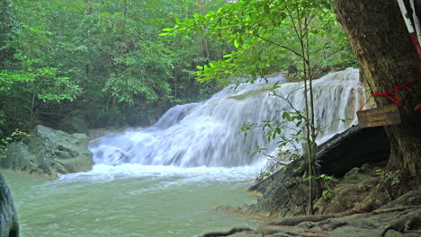 Schöner-Erawan-Wasserfall-Bei-Kanchanaburi-In-Thailand