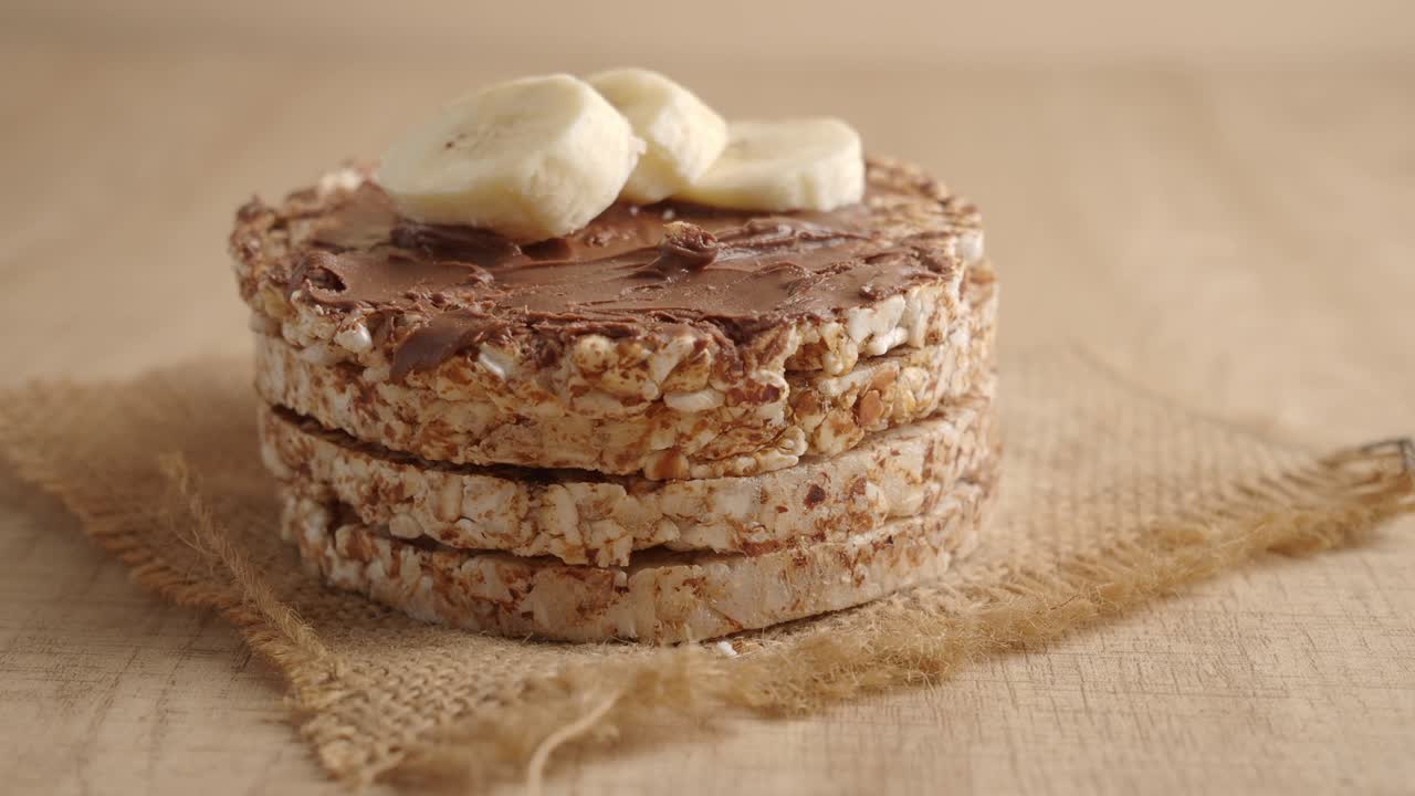 Gallette di riso con cioccolato e banana