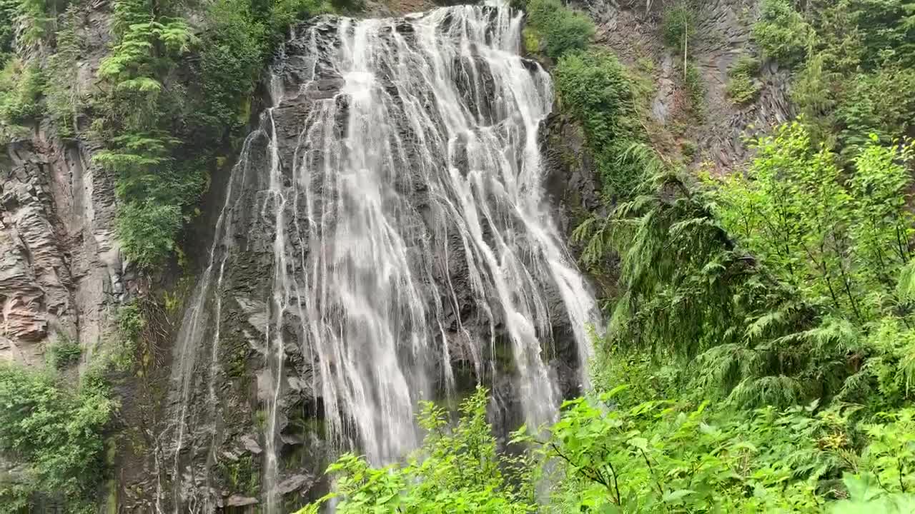 material de archivo de las cataratas de narada, mt