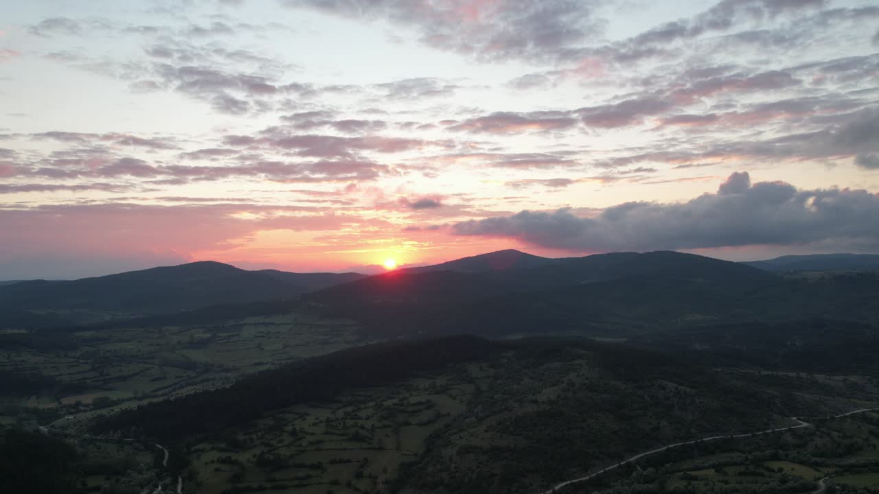 vista aérea drone tiro naranja sol