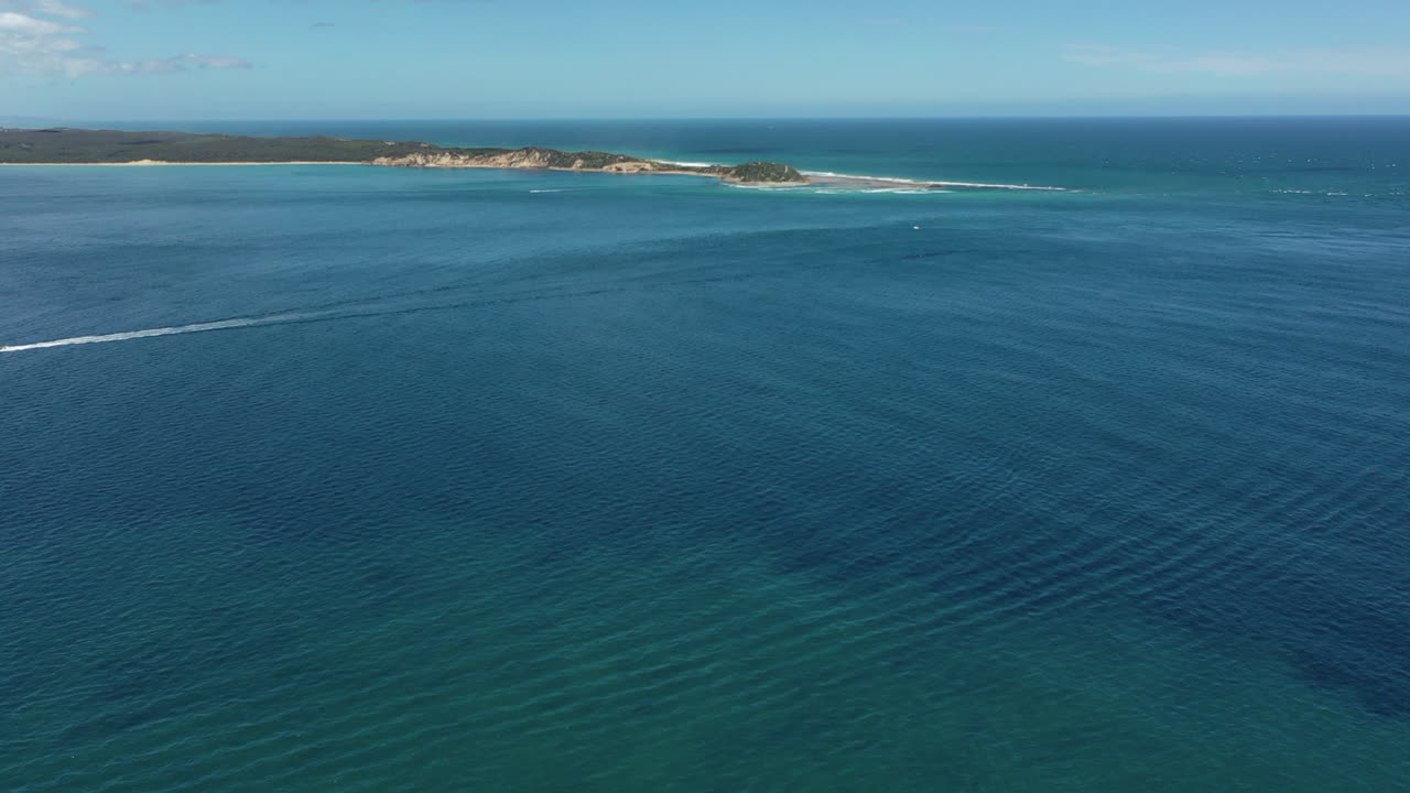 vuelo aéreo lento a través de la bahía hacia fort nepean, pt lonsdale, aus