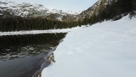 Bancos-Nevados-Del-Lago-Palù-En-Valmalenco,-Italia