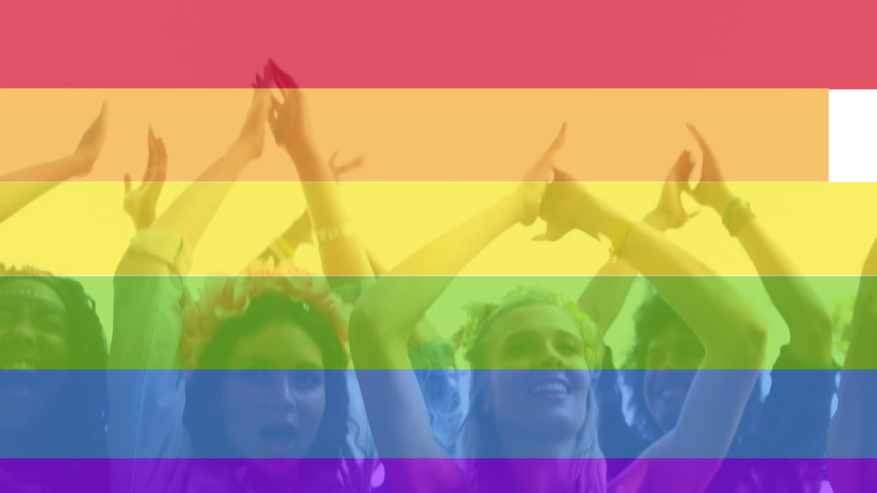 animación del arco iris sobre un grupo de personas felices