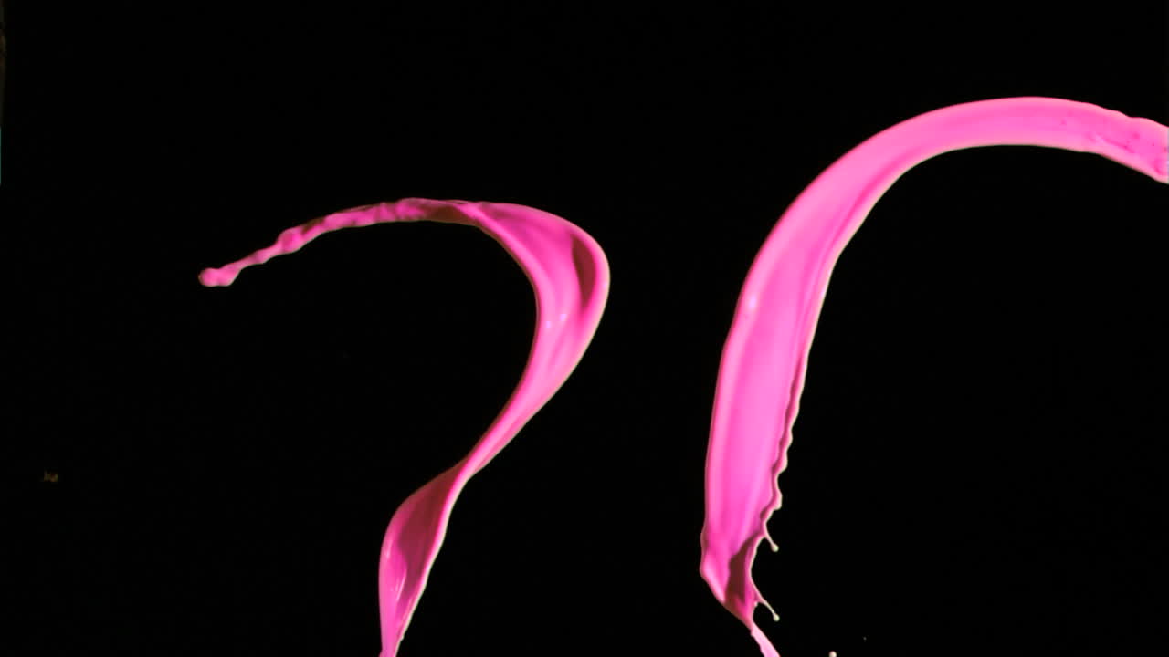 초 느린 동작의 싱에서 분홍색 페인트 선