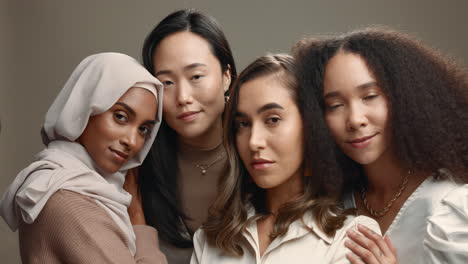 diversité, femmes et portrait de groupe en studio