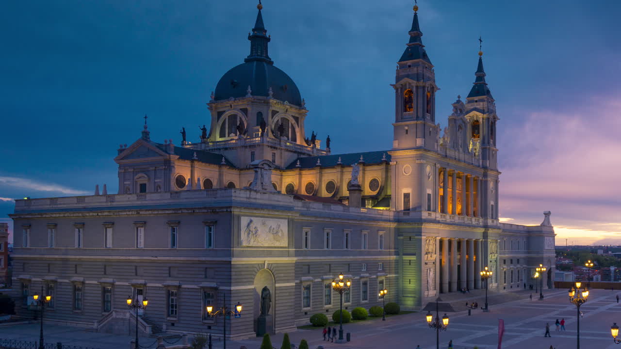 Timelapse of a sunset in the Almudena Cathedral, Madrid