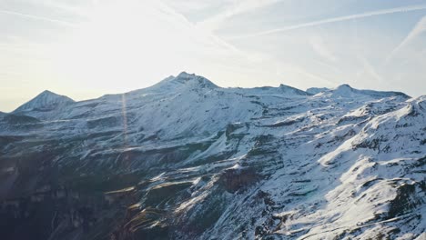 Snow-covered-rocky-mountains-on-a-sunny-day