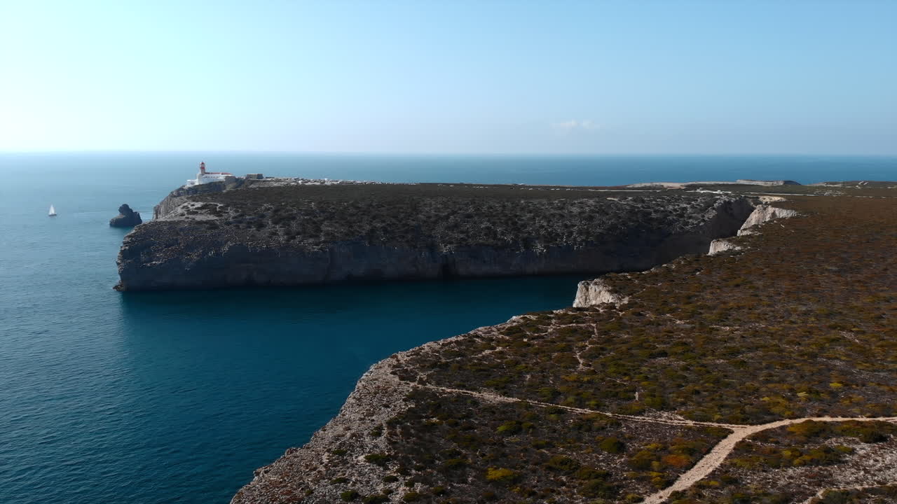 등대 가 있는 해안 풍경