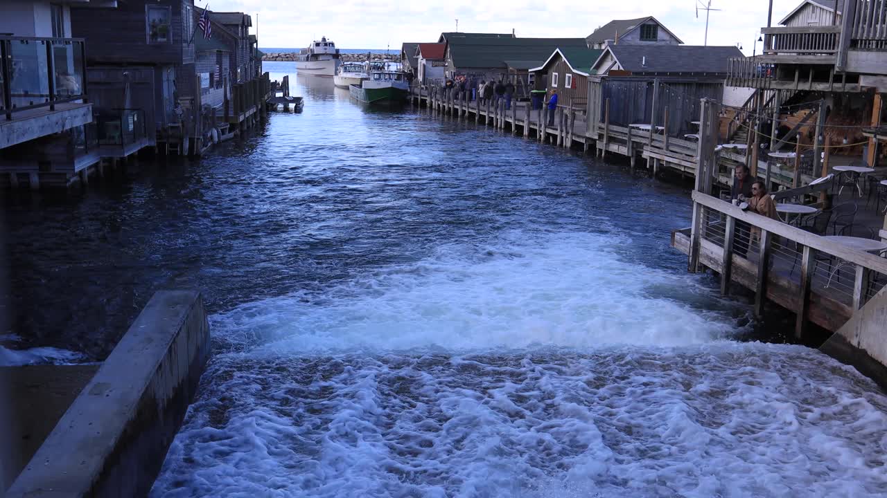 릴랜드 댐과 강에서 미시간 호수까지