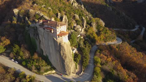 4K-Meteora-Greece,-Pillar-Rock-Formations,-Fall-colors-at-Sunset,-Ancient-Greece,-Wonders-of-the-World,-Tourist-Destination,-Natures-Beauty,-Breathtaking-imagery,-Μετέωρα,-Ελληνικ?