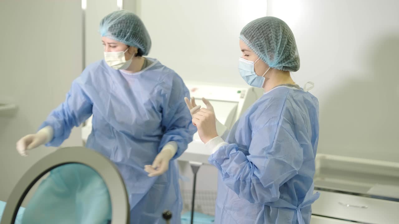 blefaroplastia cirugía plástica operación de rejuvenecimiento, modificación de la región del ojo