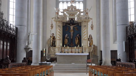 Interior-View-Of-The-Parish-Church-Saint-George-In-Nordlingen,-Germany