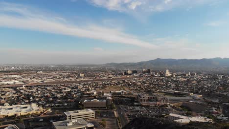 Slowly-rising-aerial-drone-shot-of-El-Paso,-Texas,-looking-across-the-US-Mexico-border-and-into-Juarez,-Mexico