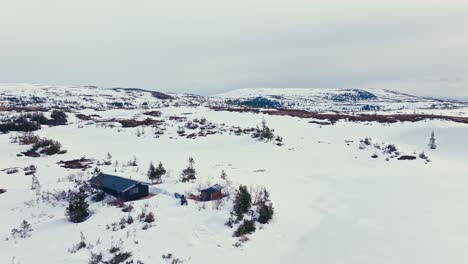 Wooden-Cottage-On-Snowy-Nordic-Landscape-In-Verran,-Norway