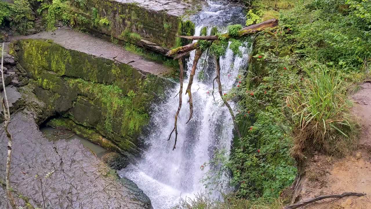 brecon beacons 웨일즈 영국 4k의 극적인 폭포