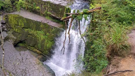 Espectacular-Cascada-En-Brecon-Beacons-Gales-Reino-Unido-4k