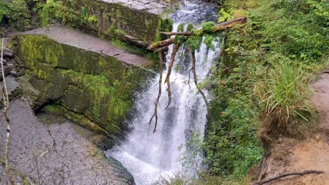 espectacular cascada en brecon beacons gales reino unido 4k