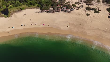 Bahía-De-Cacaluta-En-Huatulco,-Oaxaca,-Una-Exquisita-Costa-Ubicada-A-Lo-Largo-De-La-Costa-Del-Pacífico-Mexicano