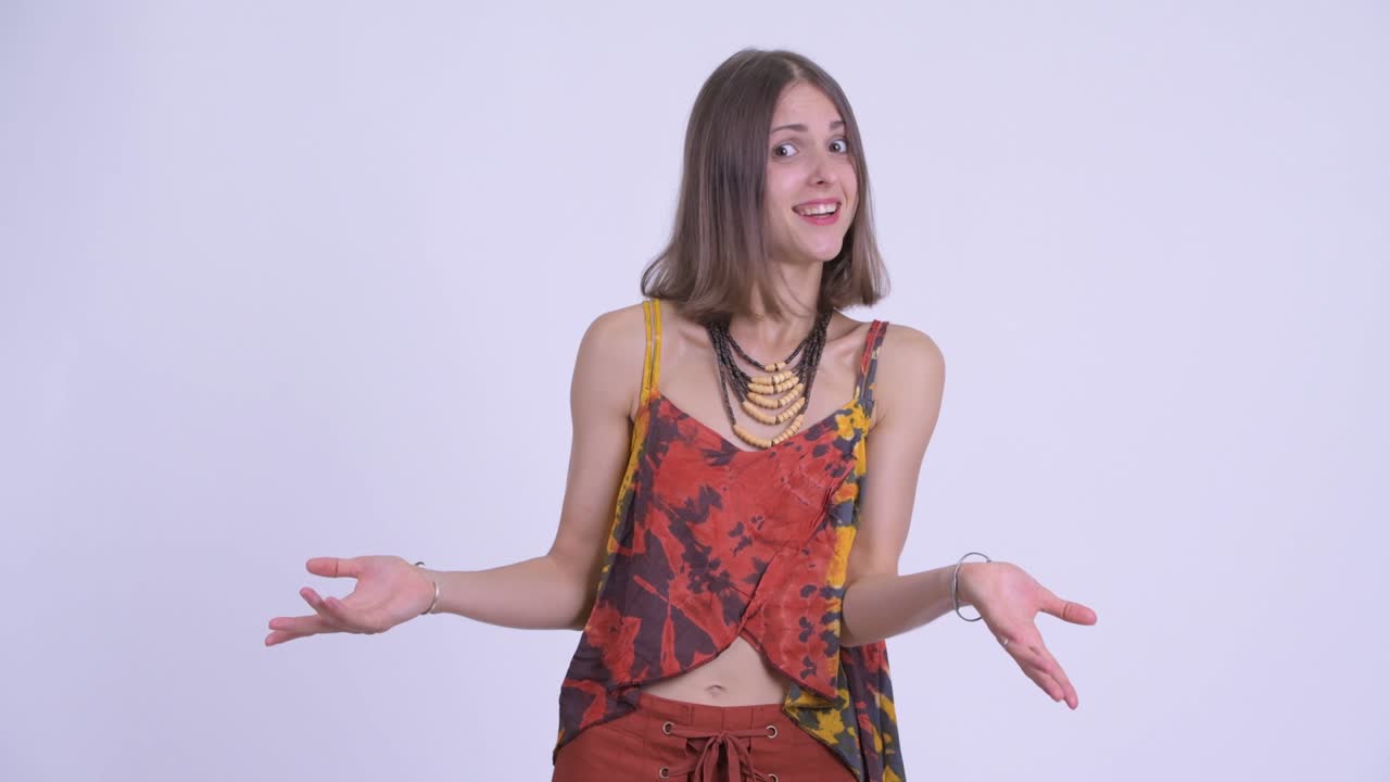 mujer hermosa joven inconformista