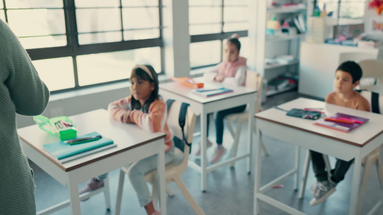 교실, 아침과 아이들과 함께 교사