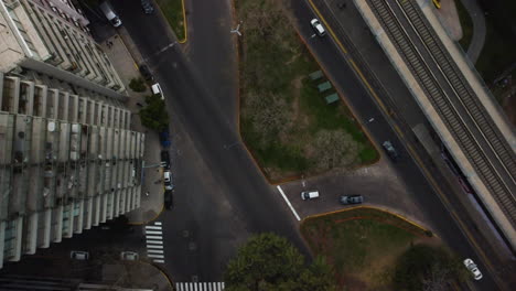 Beautiful-and-complex-crossroads-in-Buenos-Aires,-top-view