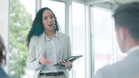 negocios, propuesta y mujer con tableta