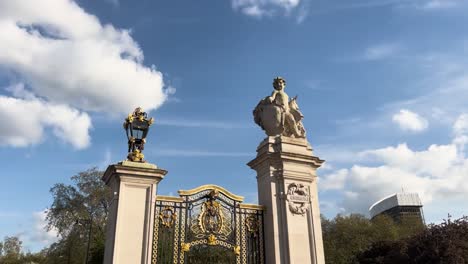 london buckingham palace australia gate