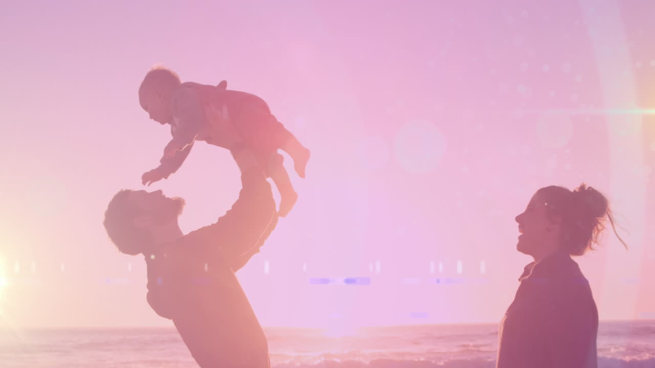해변에서 아기와 함께 행복한 백인 부부 위에 빛의 반점의 애니메이션