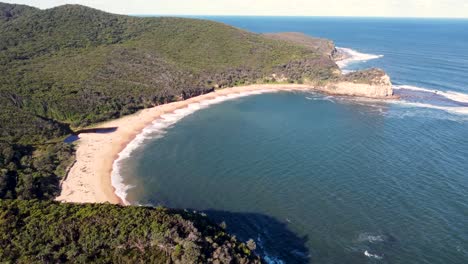 Drohnenluftaufnahme-Von-Maitland-Bay-Buschland-Küste-Bouddi-Nationalpark-Killcare-Central-Coast-NSW-Australien-3840x2160-4k