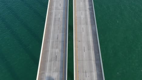 Aerial-view-of-the-Sunshine-Bridge-in-Tampa,-Florida