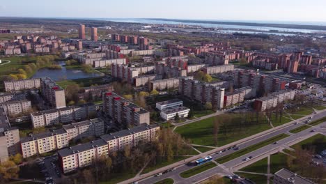 distrito residencial de arquitectura soviética aérea en klaipeda, lituania