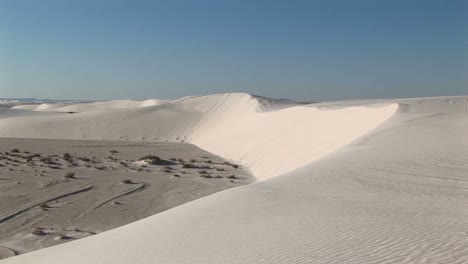 longshot of a sand dune at white sands national monument in new mexico