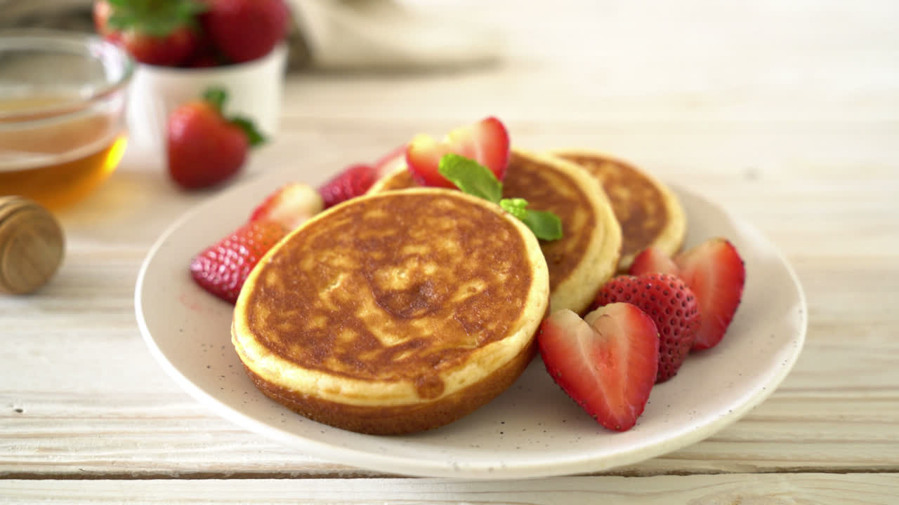 panqueque soufflé con fresas frescas